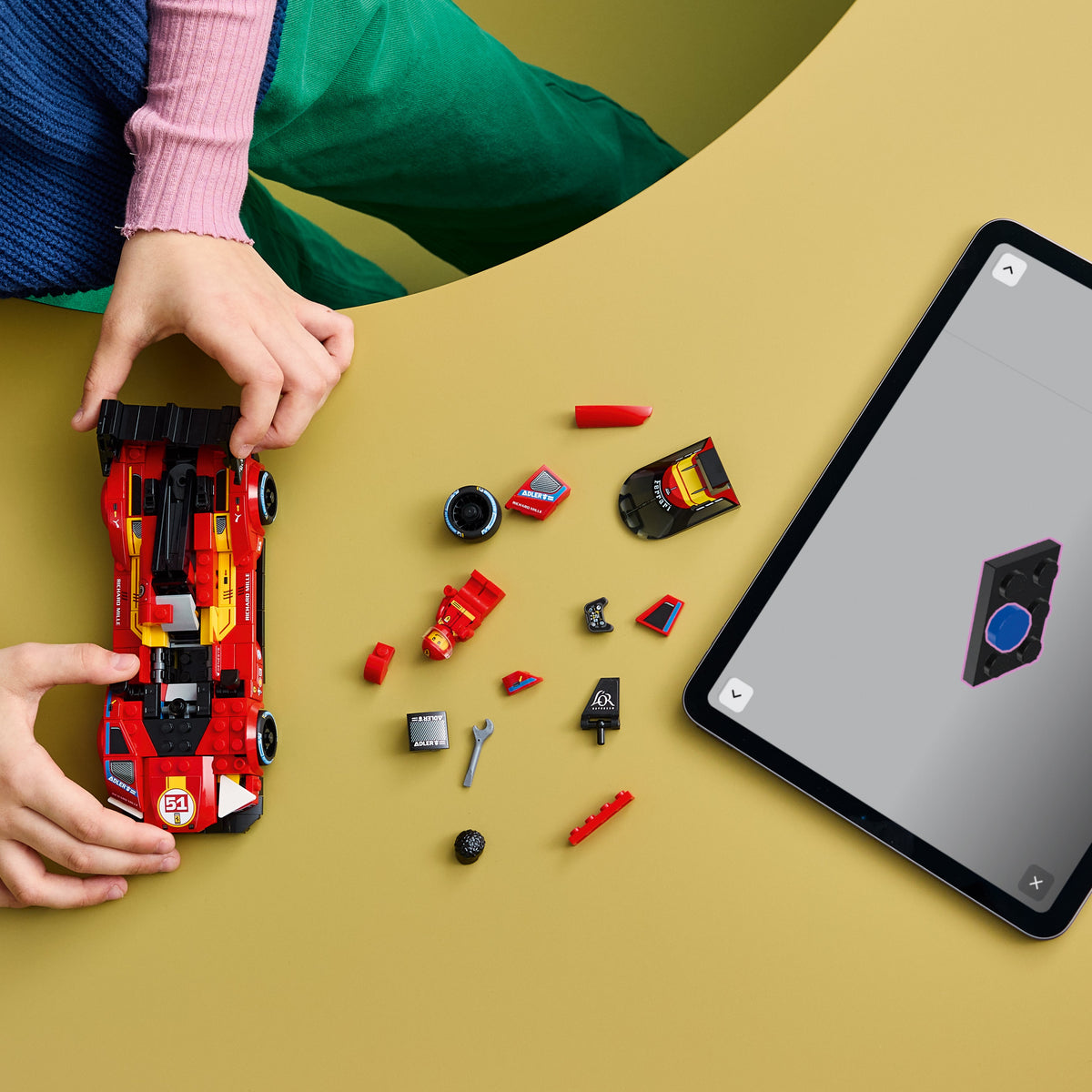 Building LEGO 77261